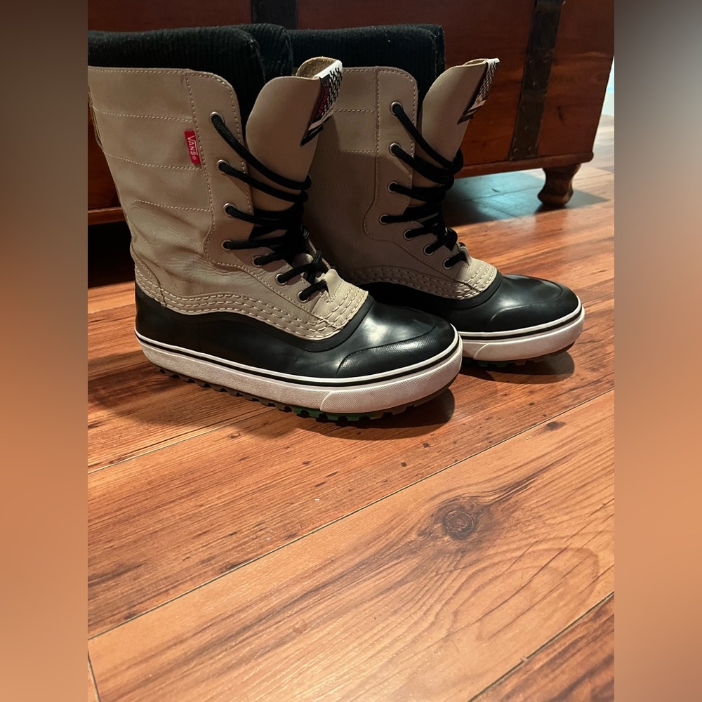 Vans Two-Tone Black and Tan Lace-Up Winter Boots